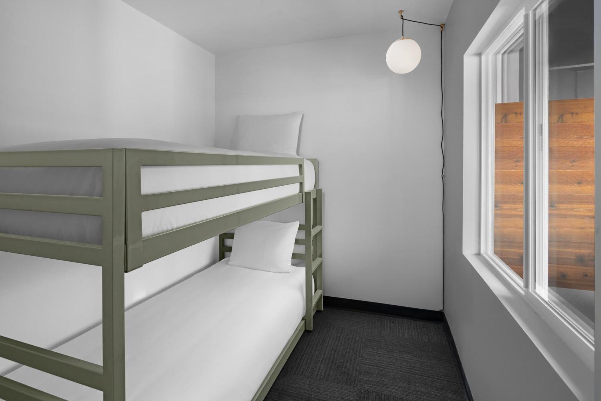 Quadruple Room,1654272195:JPEG